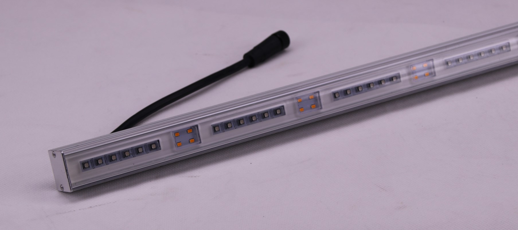 吉豐光電為你講解LED線型燈的色容差是什么？(圖1)